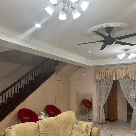 D'Lestari Homestay 세리 켐방안 외부 사진