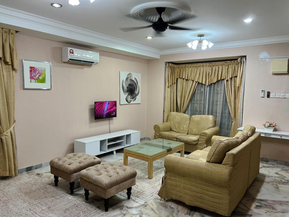 D'Lestari Homestay 세리 켐방안 외부 사진