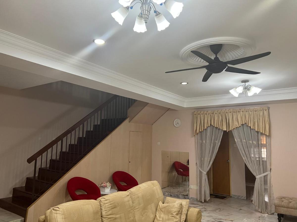 D'Lestari Homestay 세리 켐방안 외부 사진