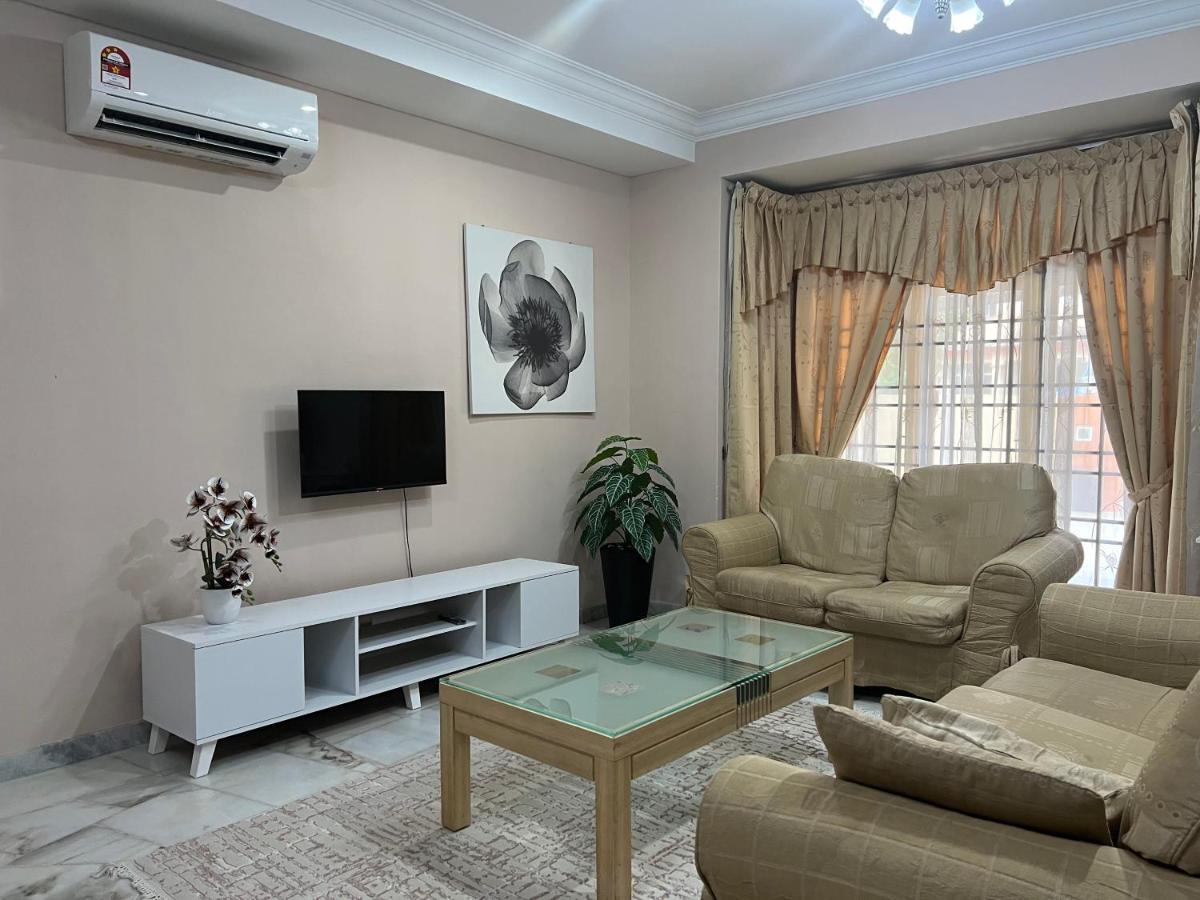 D'Lestari Homestay 세리 켐방안 외부 사진
