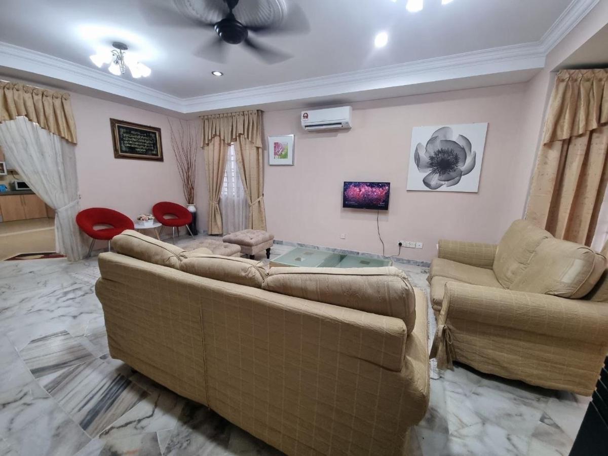 D'Lestari Homestay 세리 켐방안 외부 사진