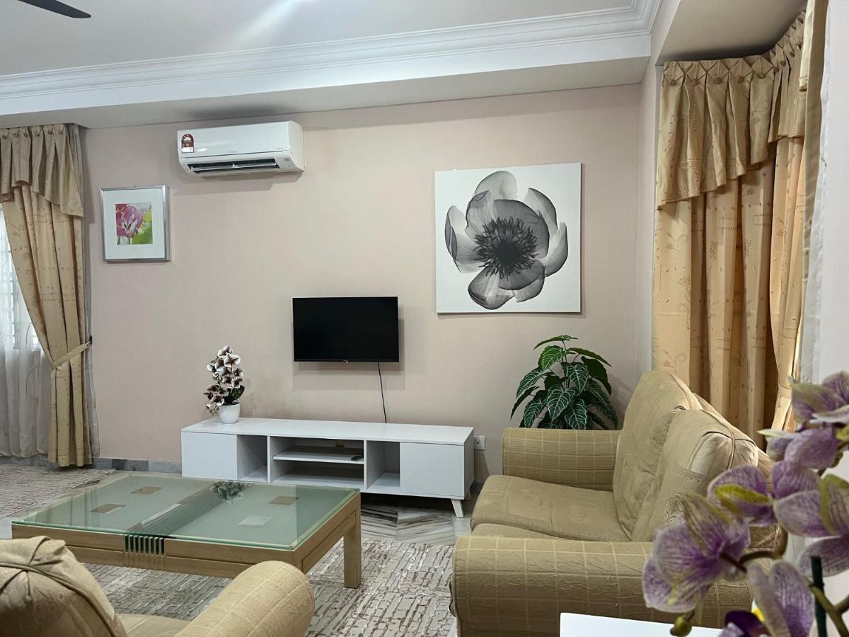 D'Lestari Homestay 세리 켐방안 외부 사진