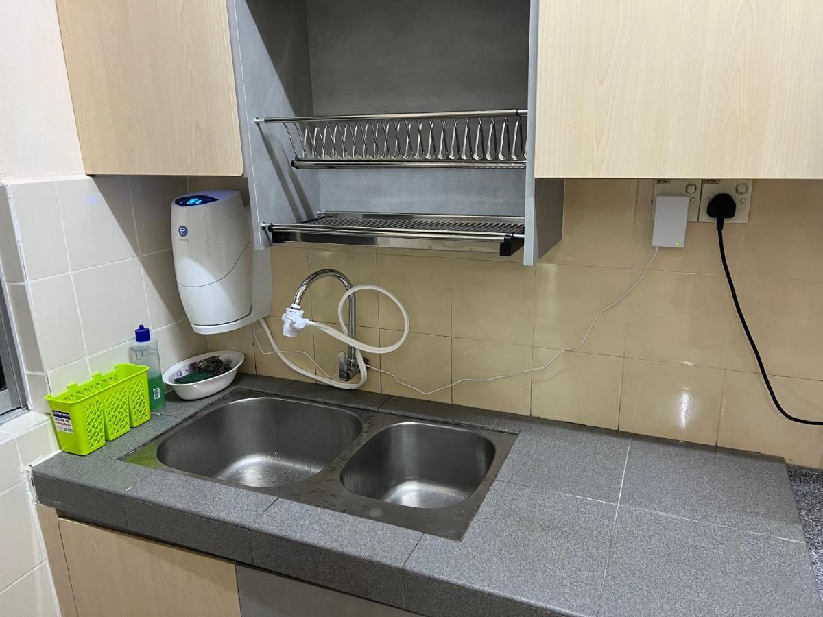 D'Lestari Homestay 세리 켐방안 외부 사진