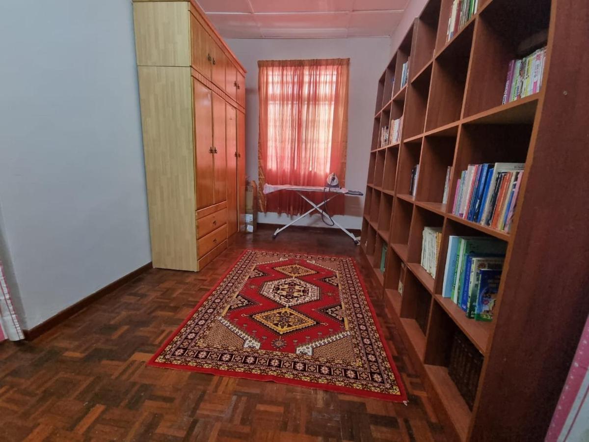 D'Lestari Homestay 세리 켐방안 외부 사진