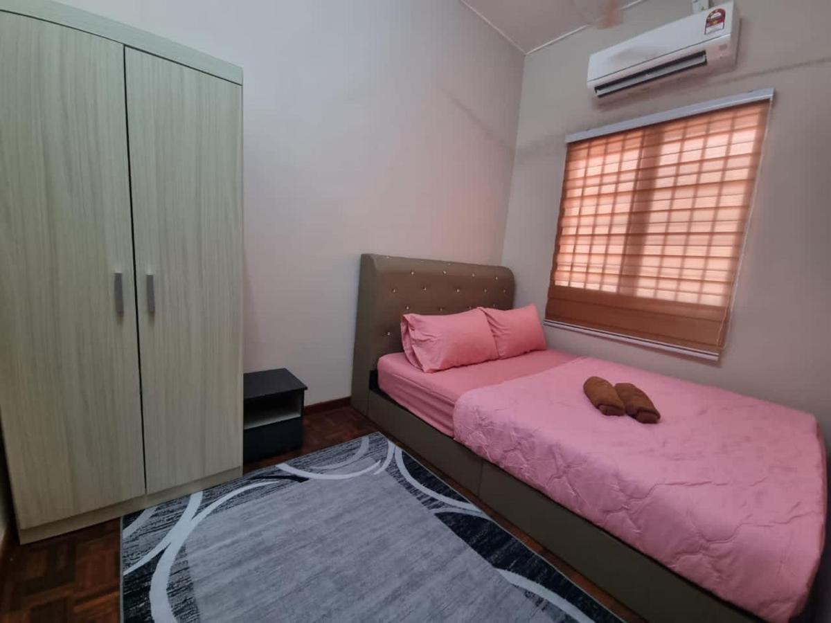 D'Lestari Homestay 세리 켐방안 외부 사진